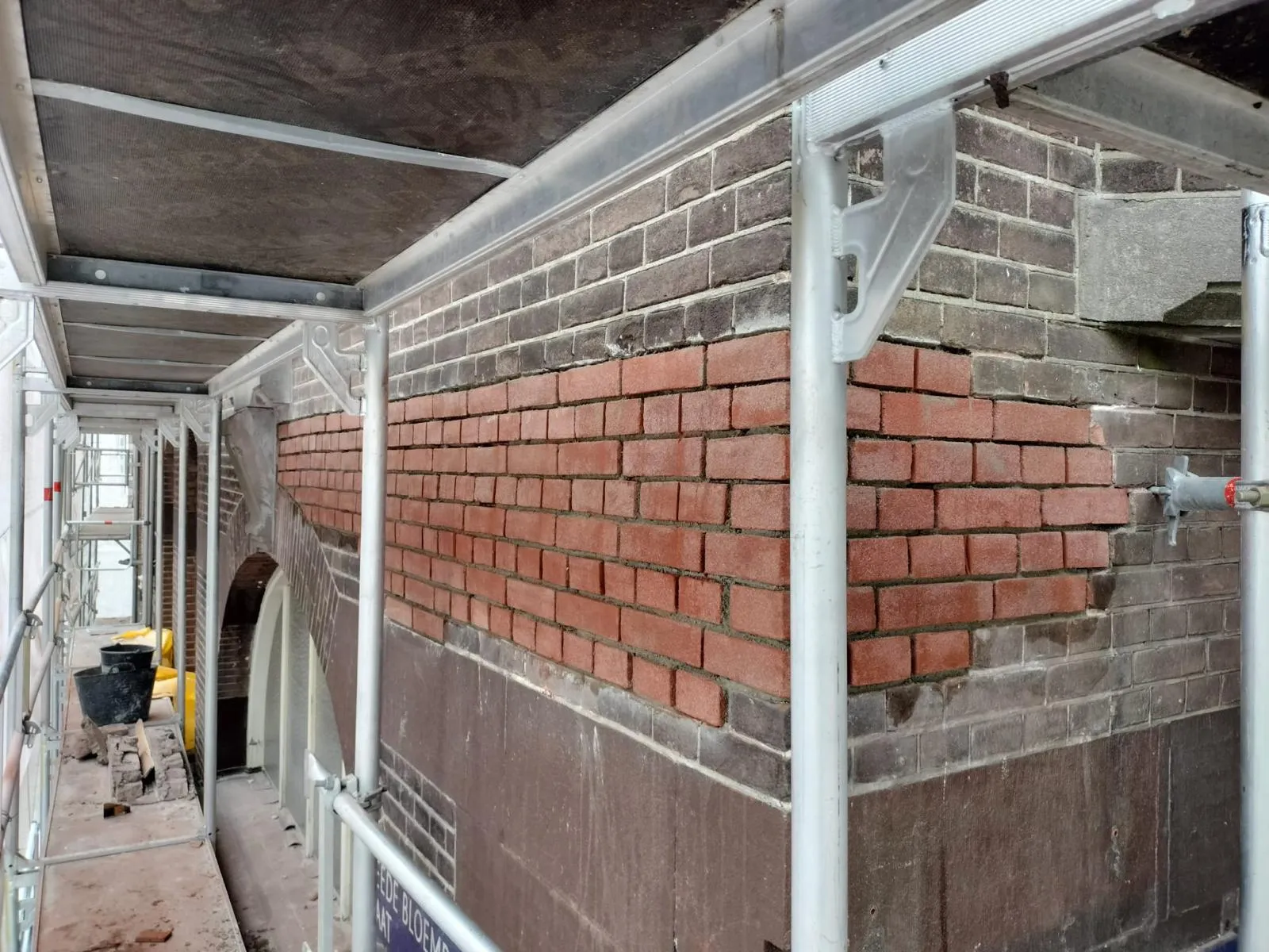 Metselwerk vakkundig teruggeplaatst